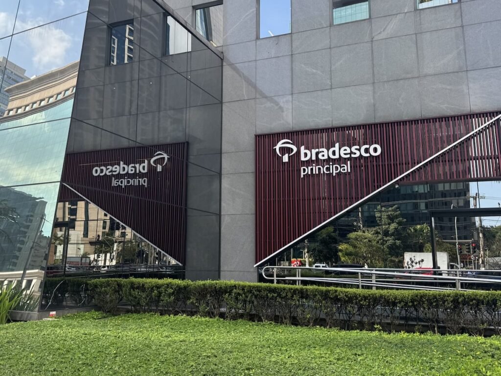Bradesco BBI tira o pé do acelerador no Brasil e passa a neutro após rali de 13%
