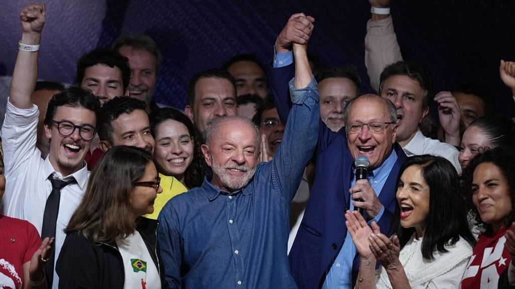 Lula vence segunda volta no Brasil e Flávio Bolsonaro contesta o resultado