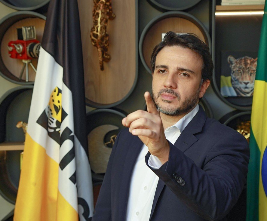 Renan Santos aponta arrogância do bolsonarismo como causa da derrota de Flávio