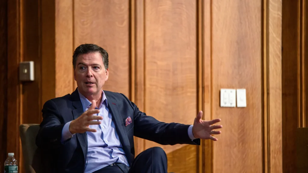 James Comey volta a ser acusado nos EUA em dia de derrota judicial para Trump