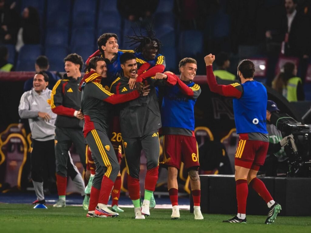 Roma vira jogo com Cagliari e Nzola marca de penálti