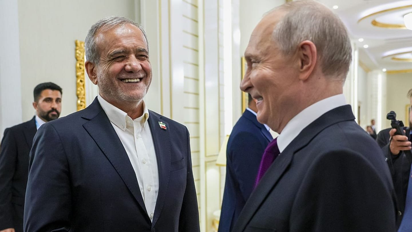 Catar e Irão pedem a Putin que ajude a desbloquear o estreito de Ormuz
